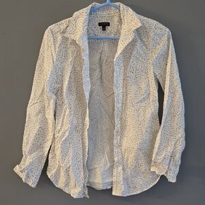 White Button-Up Shirt with Pattern